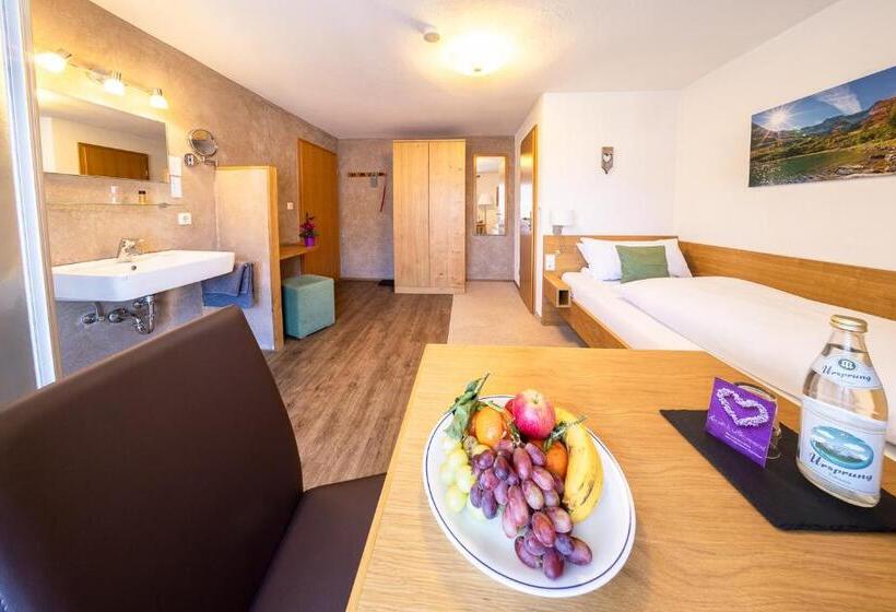هاستل Frühstückspension Gästehaus Zum Weissen Rössl