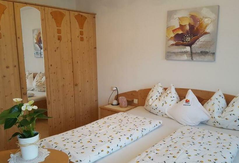 Отель Appartements Schusterhof