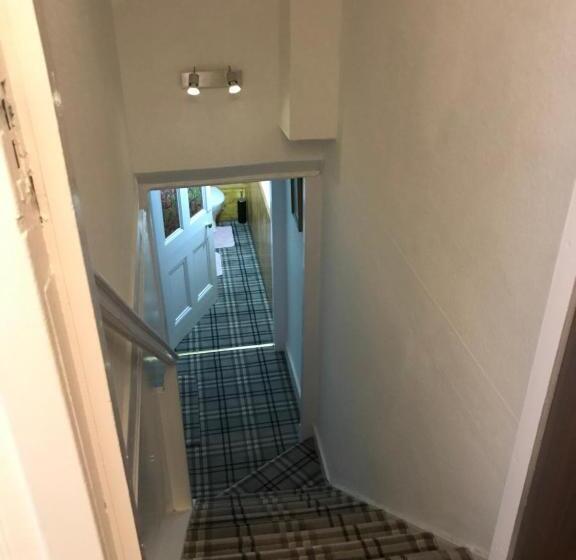 بنسيون Brown S Guest House