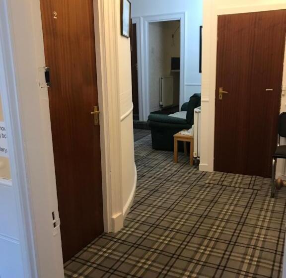 بنسيون Brown S Guest House