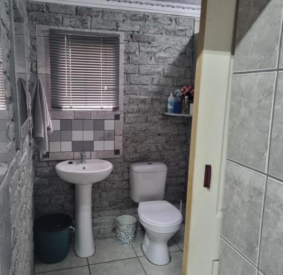 פנסיון Jalome Guesthouse