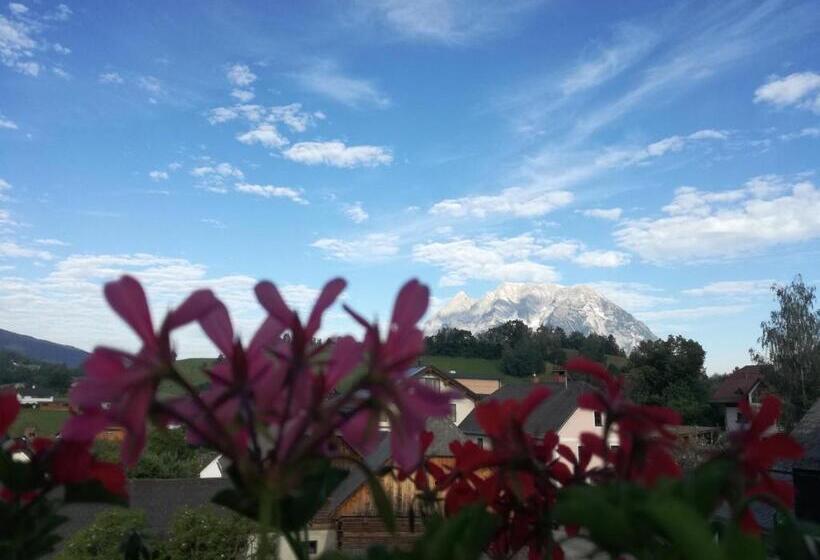 بنسيون Lasserhof