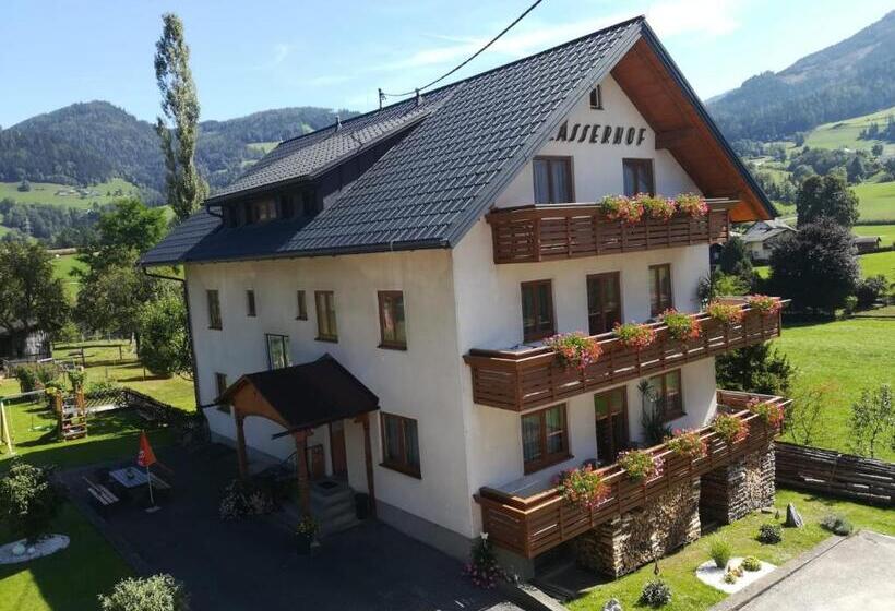 بنسيون Lasserhof