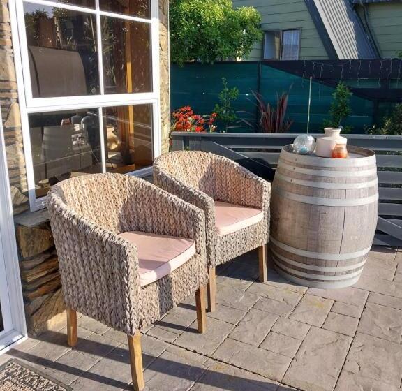 Rarangi Seaview On The Beach B&b