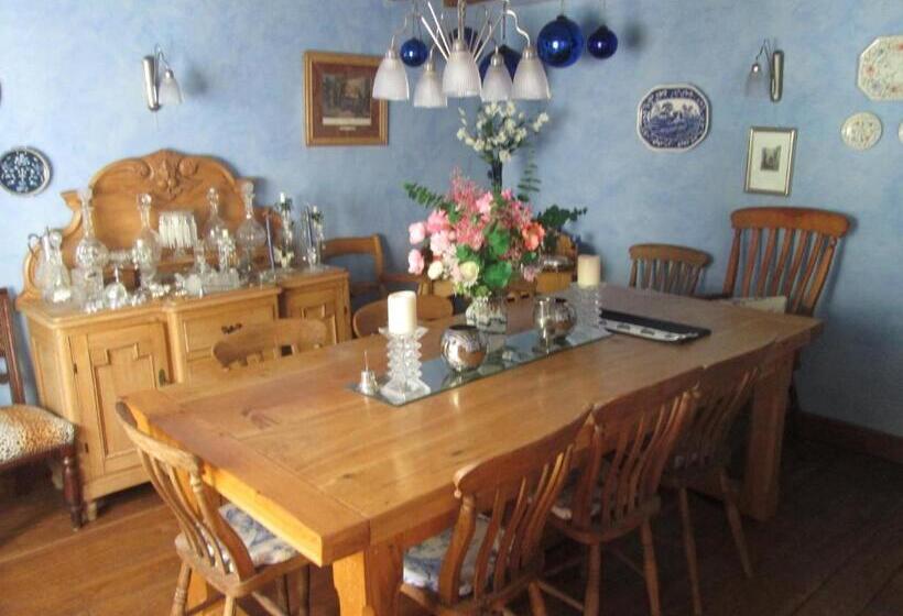 مبيت وإفطار Clayton Wickham Farmhouse