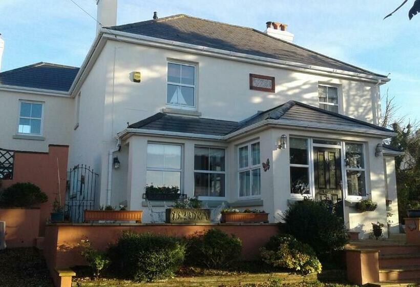 ベッドアンドブレックファースト Little Orchard House