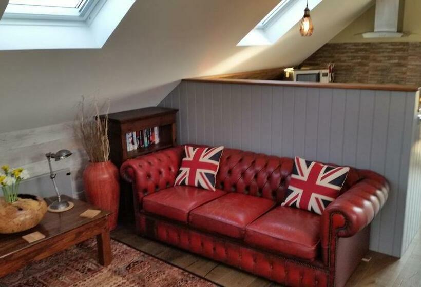 ベッドアンドブレックファースト Little Orchard House