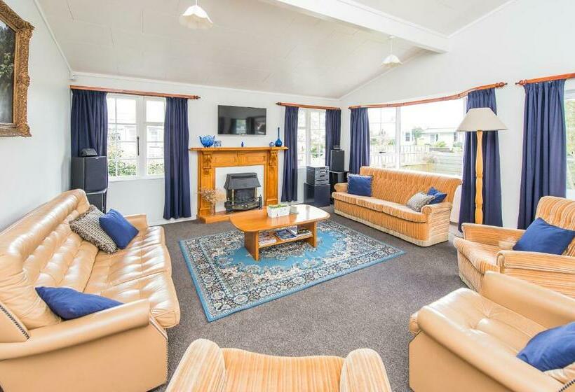 פנסיון Charmae Guest House