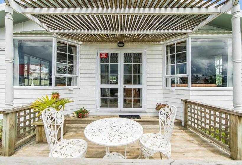 פנסיון Charmae Guest House