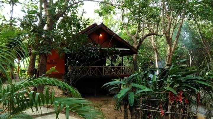פנסיון Dugong Koh Sukorn