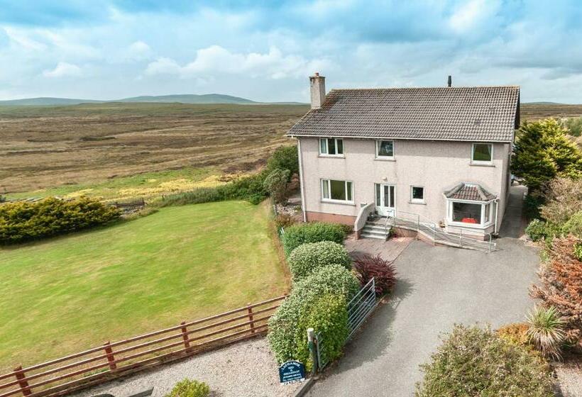 مبيت وإفطار Lathamor