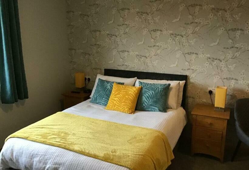 مبيت وإفطار Lathamor