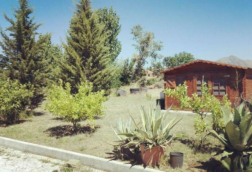 تختخواب و صبحانه Nenna Country