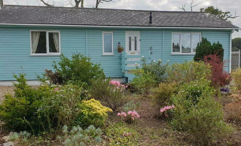 Отель The Cabin,kings Lane,weston