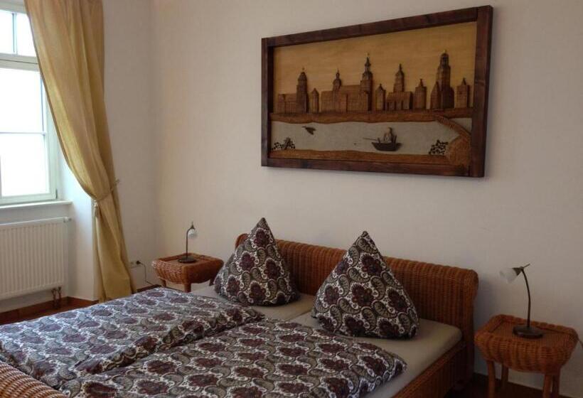 Rathaus Pension 1685