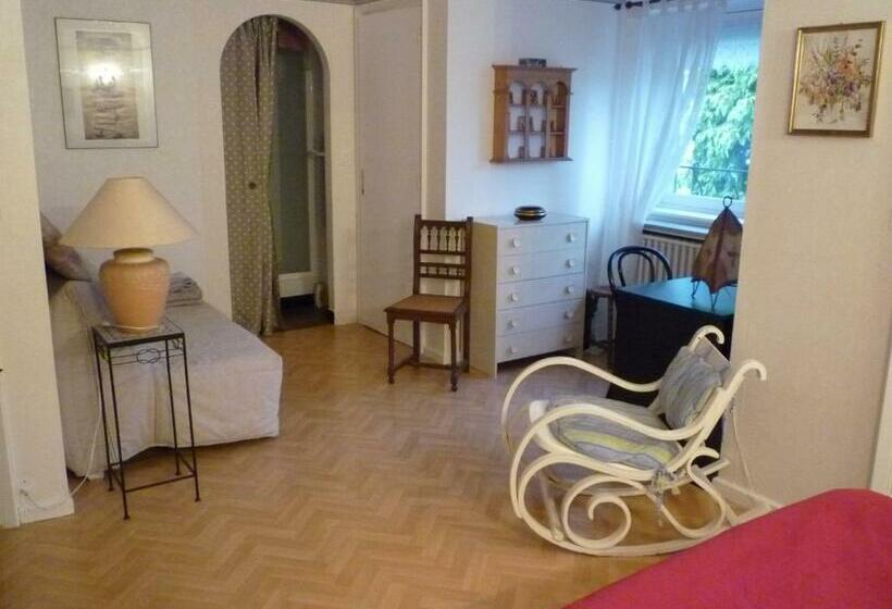 مبيت وإفطار Au Vieux Cèdre