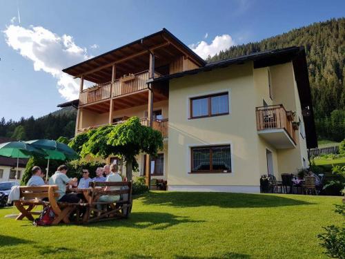 مبيت وإفطار Haus Lackner Am Weissensee In Kärnten