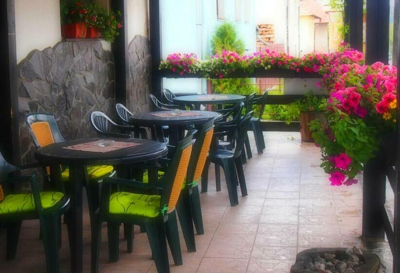 ペンション Horehronská Kúria