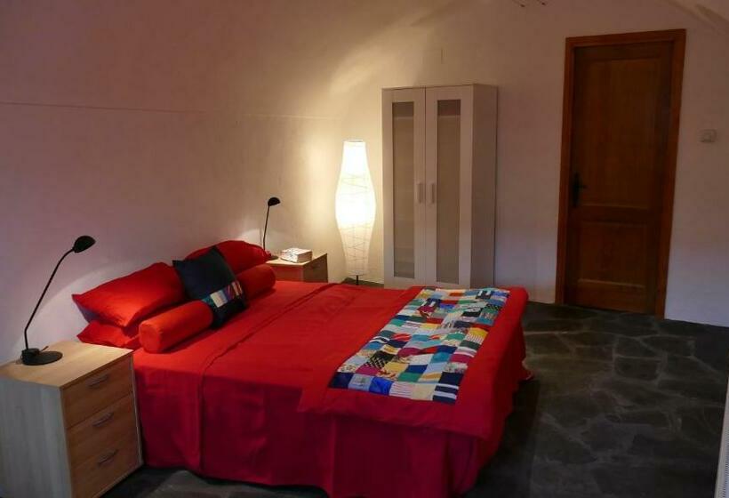 تختخواب و صبحانه Cala Clareta