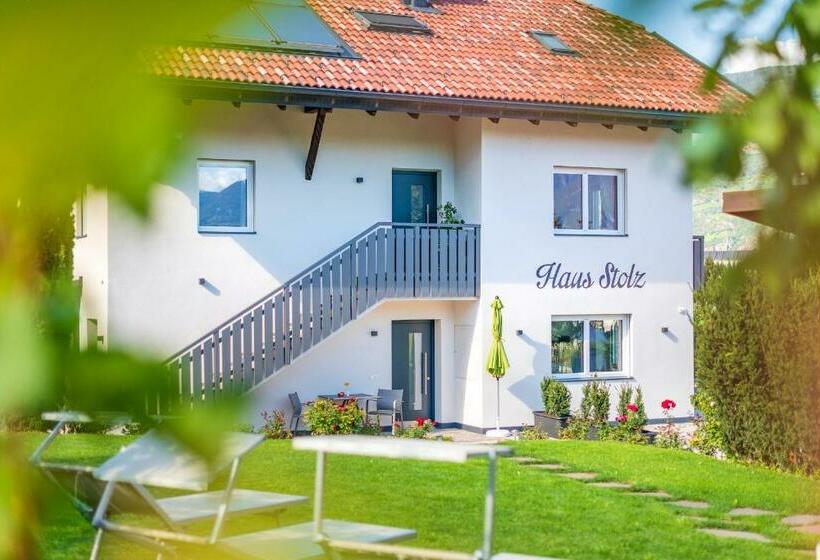 تختخواب و صبحانه Haus Stolz
