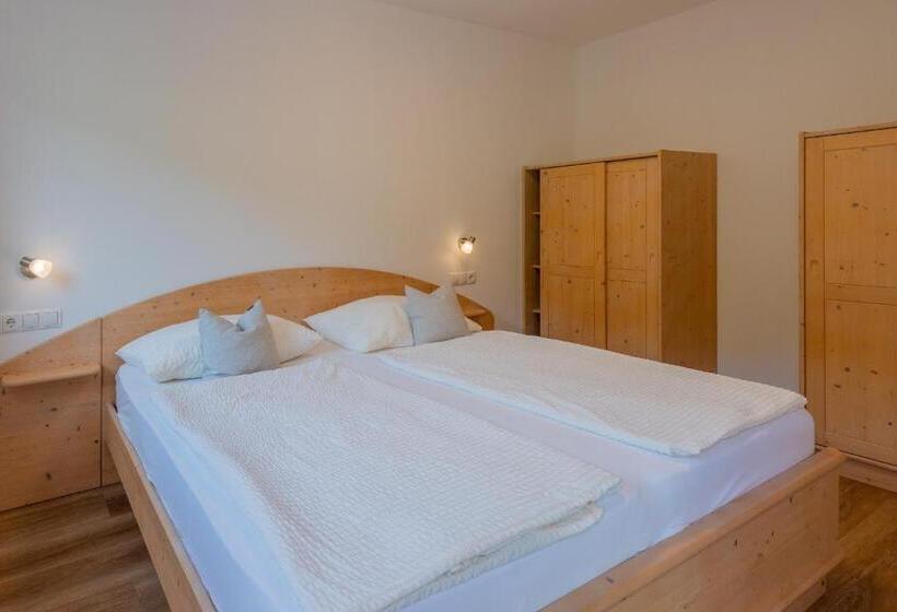 تختخواب و صبحانه Haus Stolz