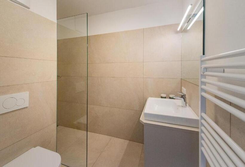 تختخواب و صبحانه Haus Stolz