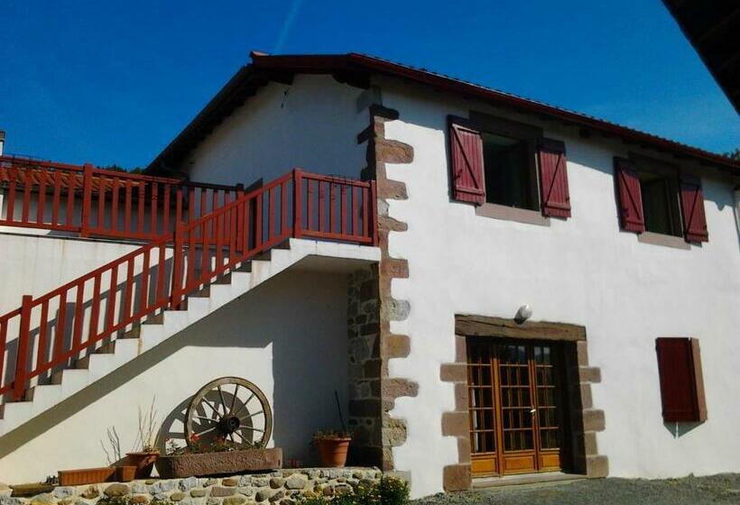 Bed and Breakfast Maison Zubiatia   3km Compostelle