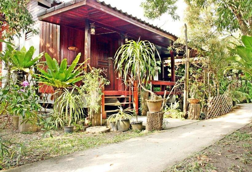 Baansuan Lychee Maeklong Resort Ampawa