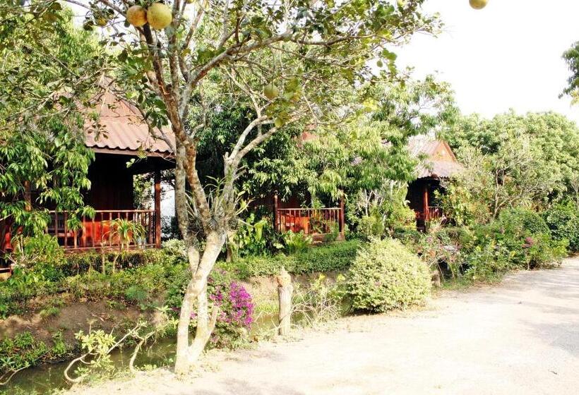 Baansuan Lychee Maeklong Resort Ampawa