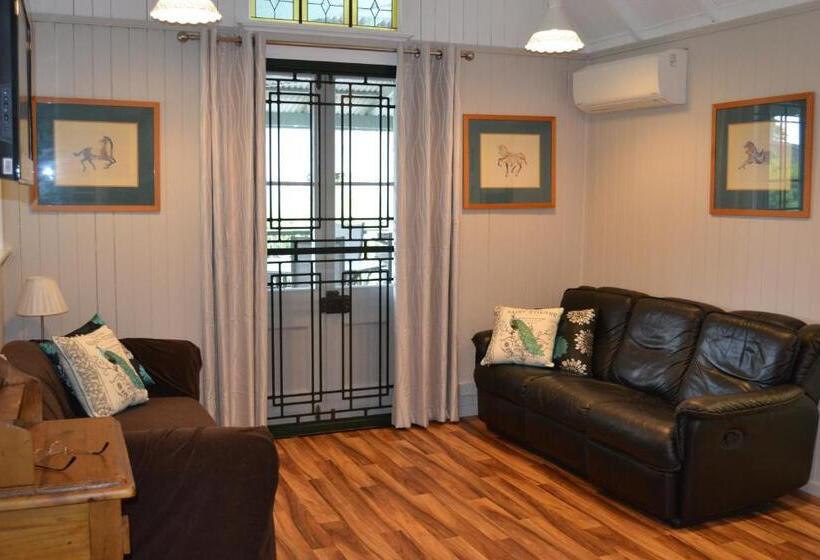ペンション Pitstop Lodge Guesthouse B&b