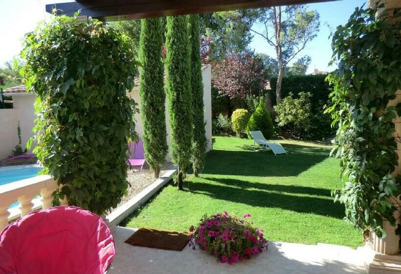 펜션 Villa Clairelou