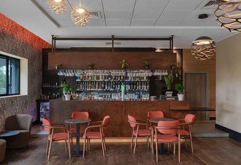 هتل Doubletree By Hilton Lyon Eurexpo & Spa