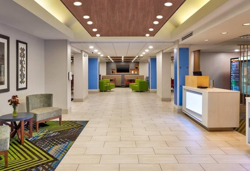 هتل Holiday Inn Express & Suites Chesapeake, An Ihg