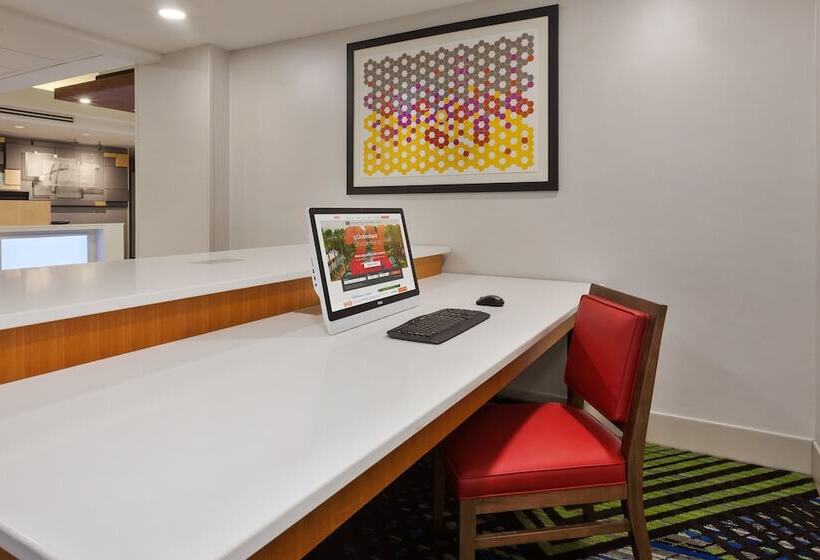 هتل Holiday Inn Express & Suites Chesapeake, An Ihg