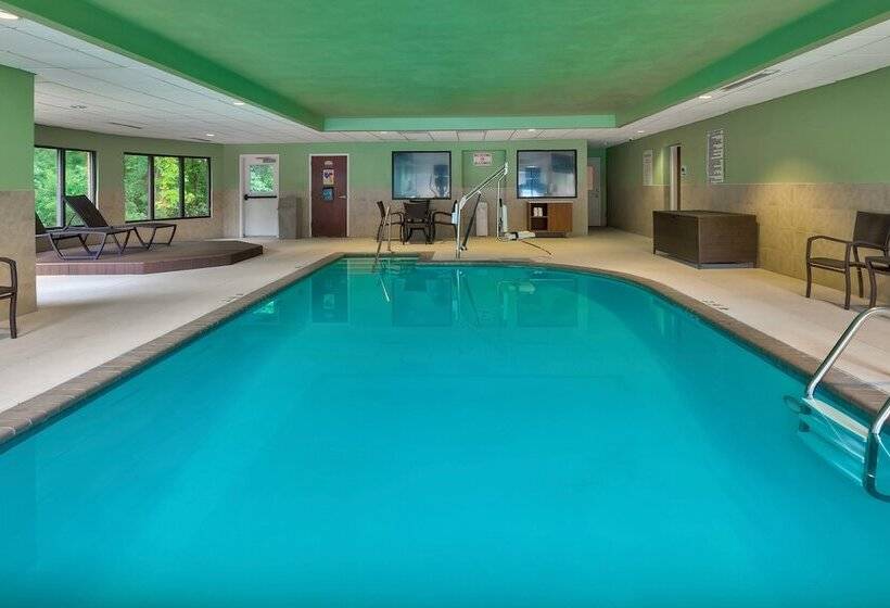 هتل Holiday Inn Express & Suites Chesapeake, An Ihg