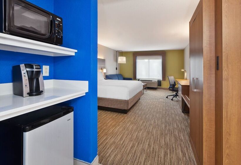 هتل Holiday Inn Express & Suites Chesapeake, An Ihg
