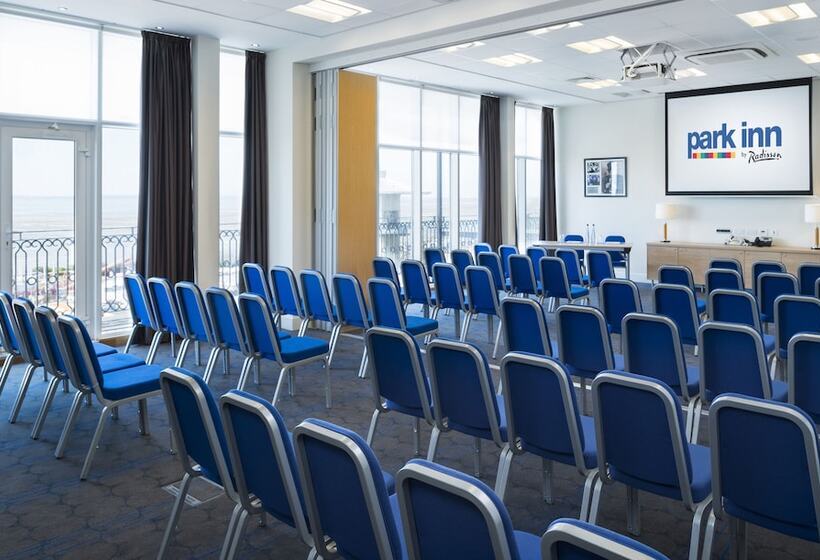 هتل Park Inn By Radisson Palace