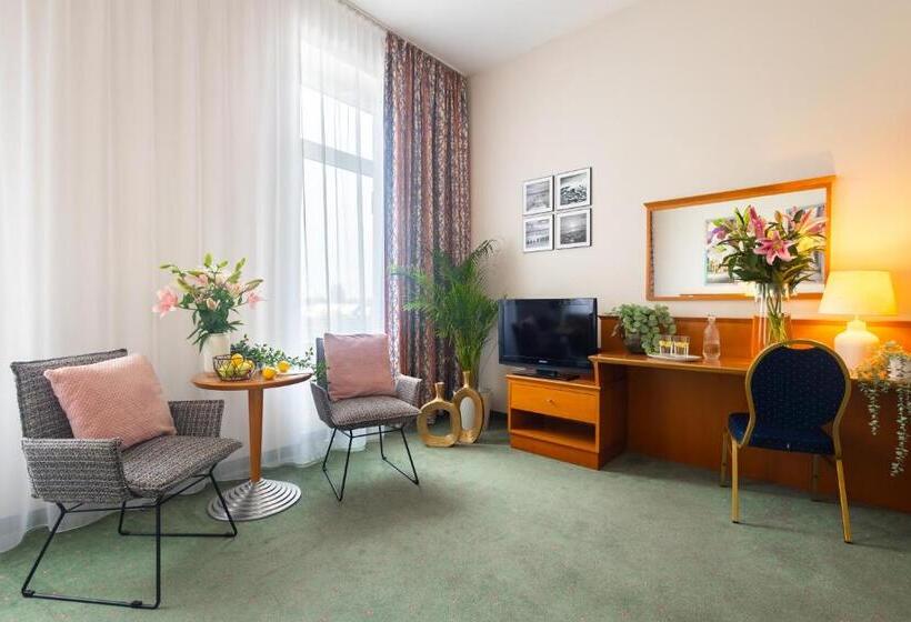 هتل Sofia By The Railway Station Wroclaw