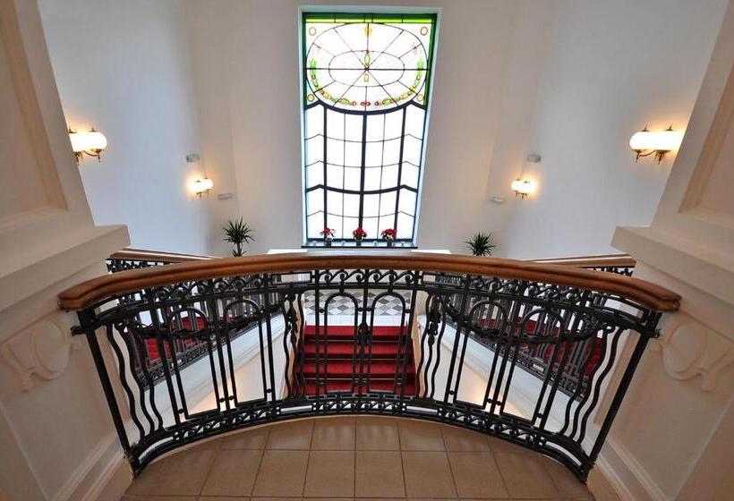 فندق Pod Zeleným Dubem