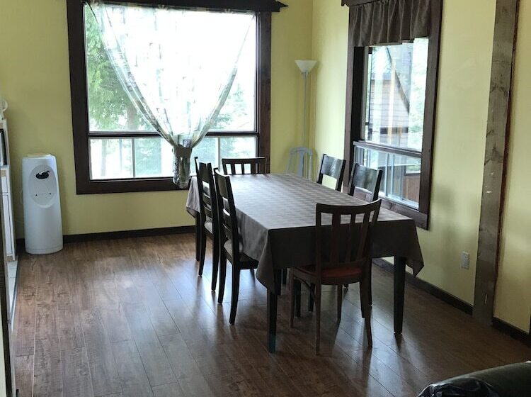 리조트 Mowat Landing Cottages