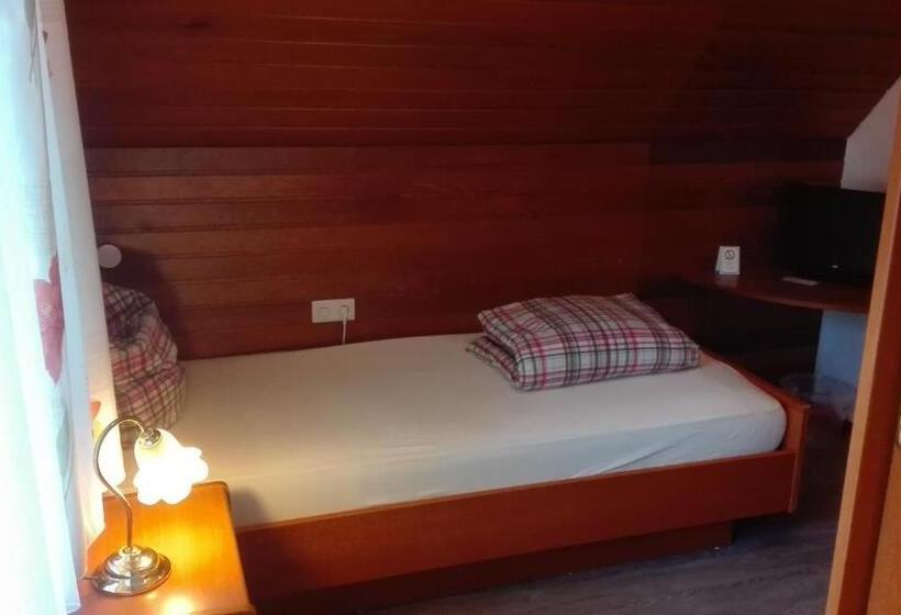 مبيت وإفطار Gasthof Walhalja