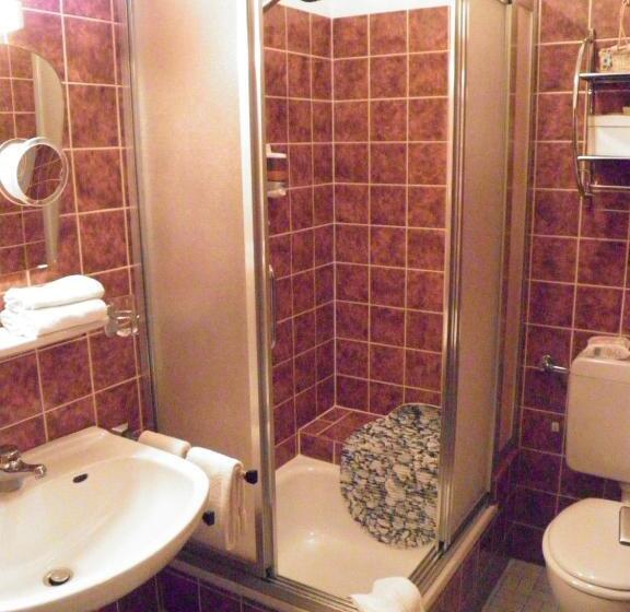مبيت وإفطار Gasthof Walhalja