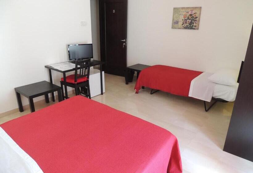 بنسيون Domus Taranto Unica Sede