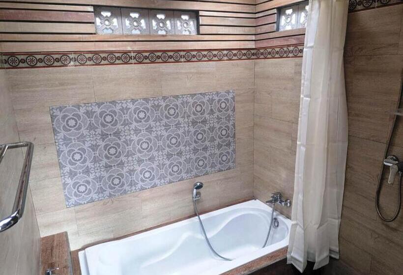 Пансион Uma Caming Villas & Gym