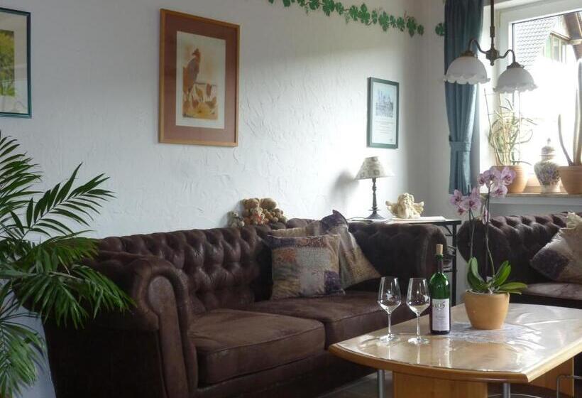 ペンション Weingut Brennerei Gästehaus Emil Dauns