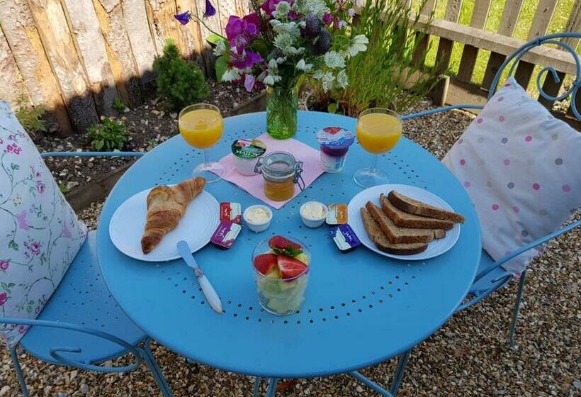 ベッドアンドブレックファースト Dolly At Lowlands