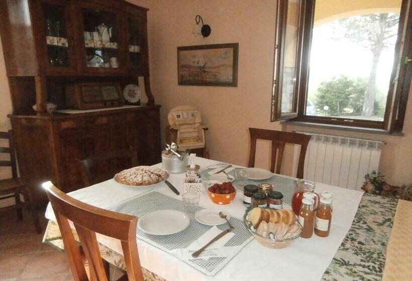 فندق Agriturismo Poggio Sassineri