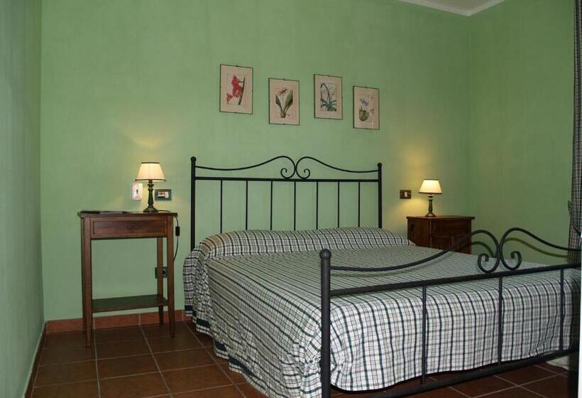 فندق Agriturismo Poggio Sassineri