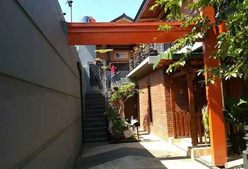 פנסיון Crown Guest House