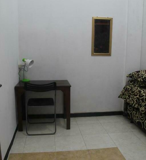 פנסיון Crown Guest House